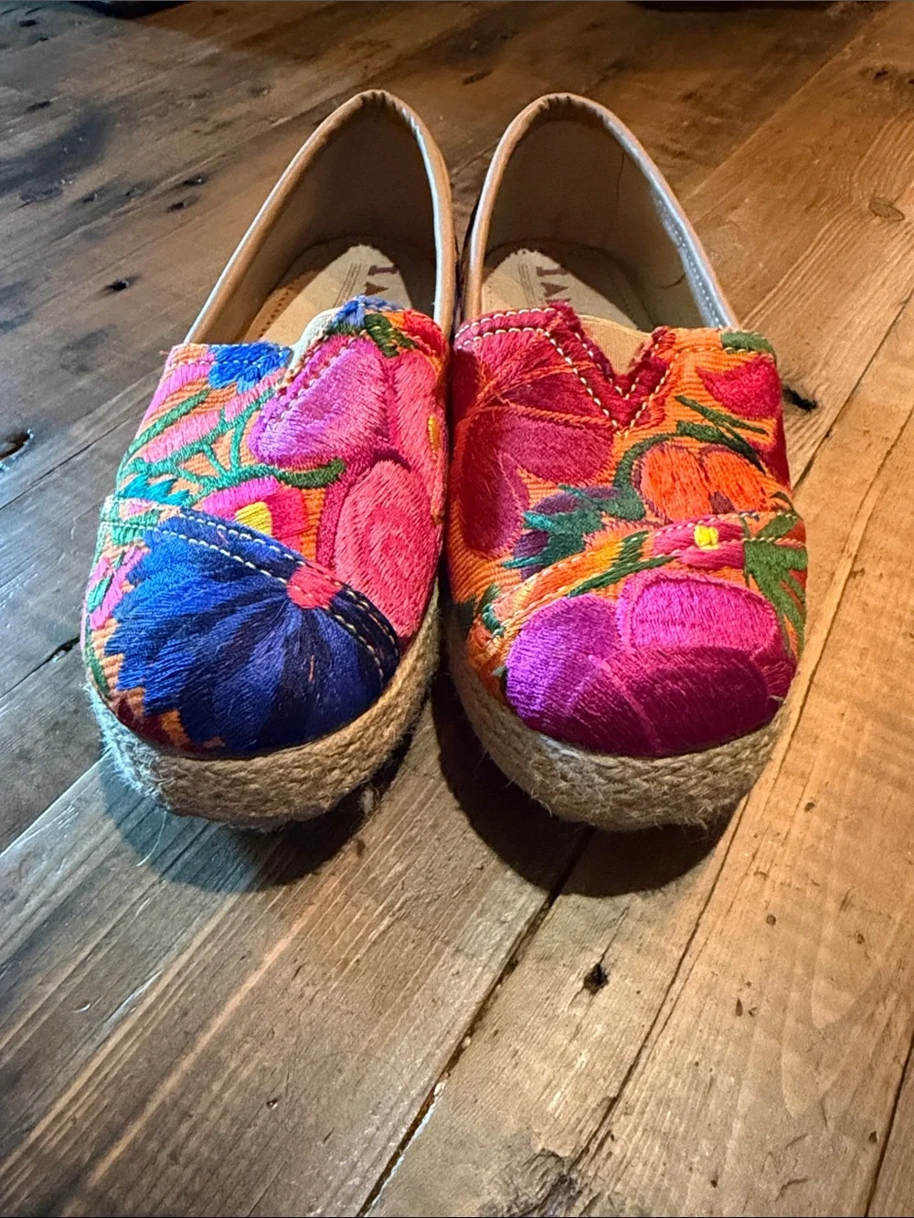 Beautiful resort-wear boutique Embroidered Espadrilles Mayan w/leather sole